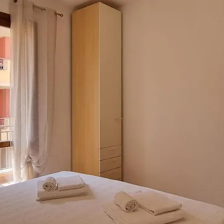Mary's Flat דירה אולביה